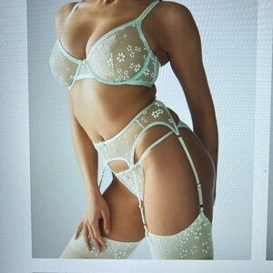 Savage X Fenty Puff Daisy Set